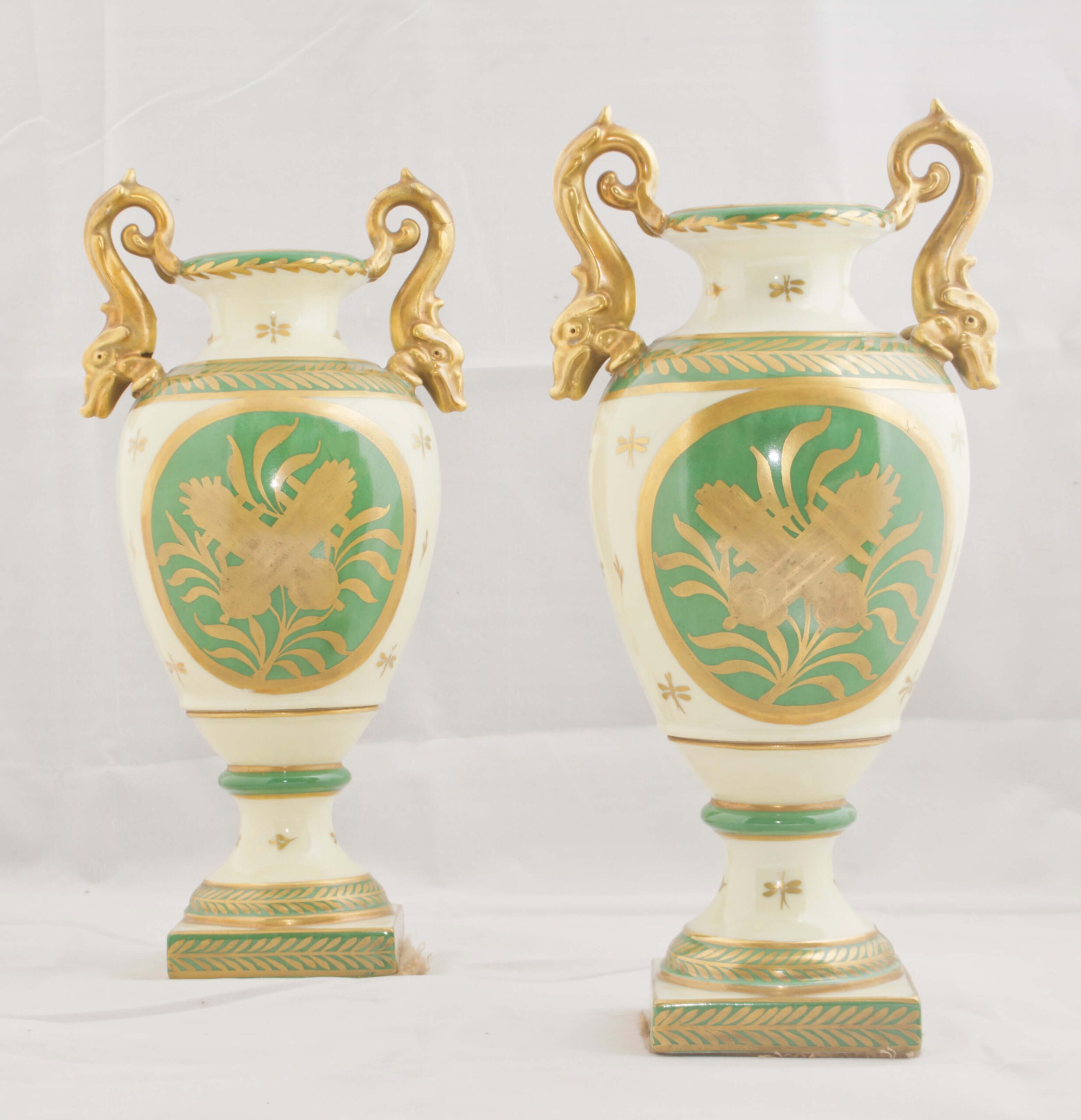 Par de ánforas de porcelana Vieux Paris 043